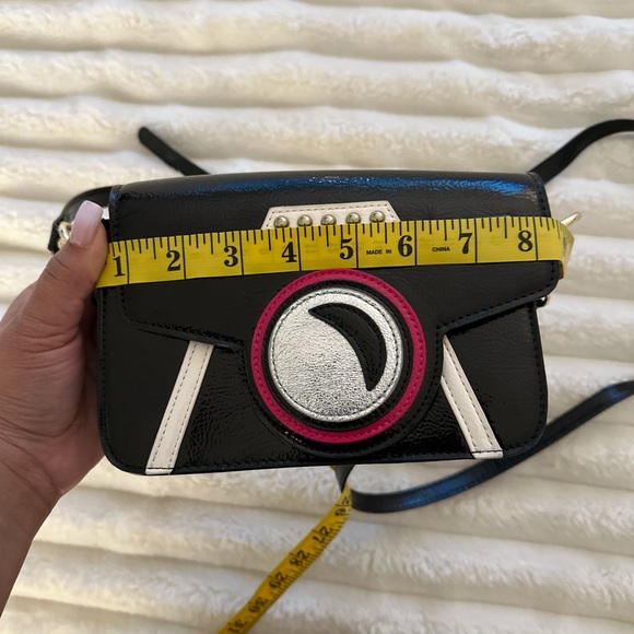 Betsey Johnson Get My Good Side Camera Crossbody Bag - Picture 8 of 9